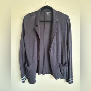 New Majestic Filatures Navy Linen Deluxe Teeshirt Cardigan Blazer Size 3 M NWT